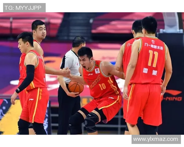 八一男篮与广东男篮激战正酣谁能在赛场上笑到最后